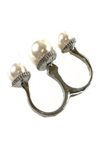 Load image into Gallery viewer, Two Finger Ring with Pearls