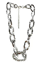 Load image into Gallery viewer, TEXTURED LINK CHAIN NECKLACE