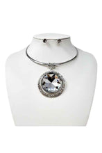 Load image into Gallery viewer, OVER SIZE ROUND STONE PENDANT CHOKER NECKLACE