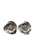 Load image into Gallery viewer, Metal Flower with stone clip earrings