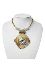 Load image into Gallery viewer, METAL PENDENT WITH STONE NECKLACE