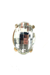 Oval crystal  ring.