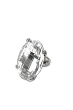 Load image into Gallery viewer, Oval crystal  ring.