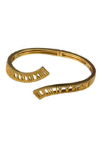 Load image into Gallery viewer, Fashion Bracelet  Roman Numeral Design