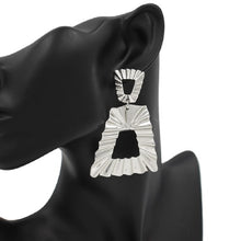 Load image into Gallery viewer, Metalic Square Wave Shaped Earrings
